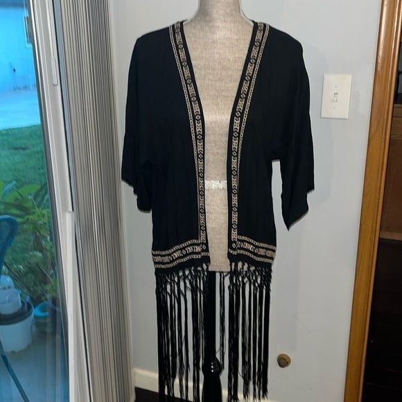 Forever 21 kimono size Medium embroidered neckline and back. - Picture 1 of 7